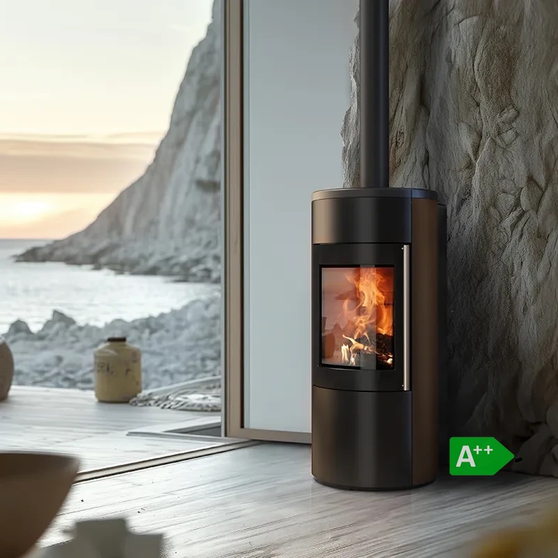 Nobis Libera 8/11 hybridkamin med pellets och ved, stilren design, hög komfort och effektiv uppvärmning med A++ energiklass.